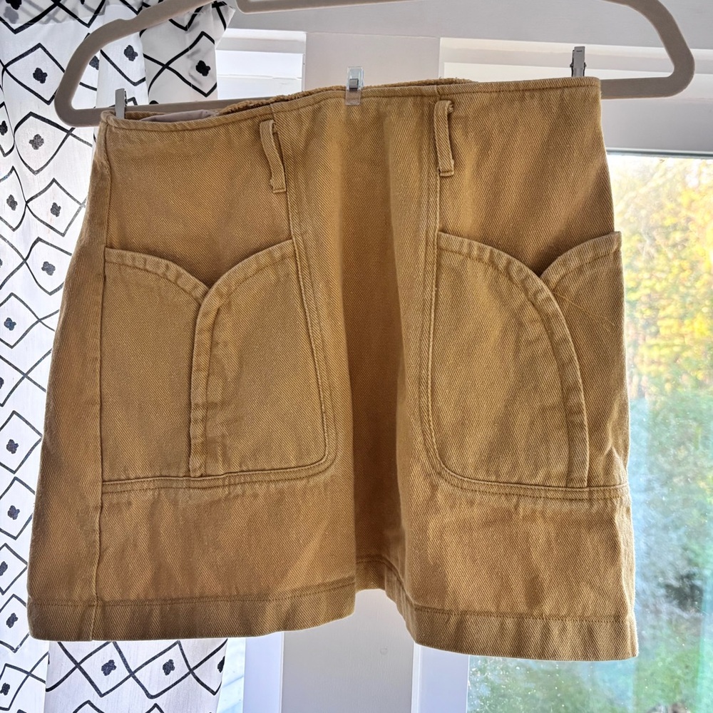 Extra cute yellow cotton mini skirt.  Petal pockets. Women’s medium.
